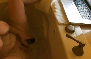 XXX A Hot Maid Oferece Rata Para O Almoço. videos pornos com lésbicas