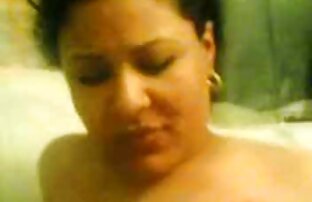 XXX Gengibre excitado, com mamas inchadas, com um x videos lebiscas vibrador.