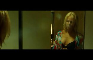 XXX o milf está na cozinha. lesbica caseiro
