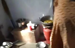 XXX As cabras selvagens do urso dançante têm uma grande festa na parte de trás do salão de cabeleireiro. lesbicas na webcam